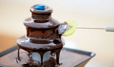 flowing-chocolate-fondue-at-home2