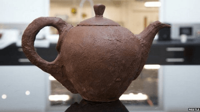 hot-water-proof-teapot-made-of-chocolate1