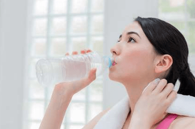 drinking-water-no-sugar-tea-is-not-good-to-avoid-heatstroke